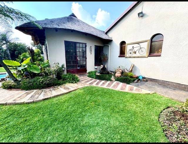 5 BEDROOM HOUSE FOR SALE IN ASTON MANOR